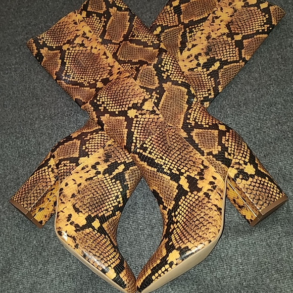 Steve Madden Shoes - Brand New Steve Madden size 7 orange boots